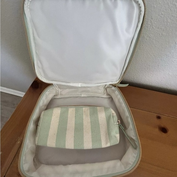 Lauren Conrad Cosmetic Toiletries Bag Set - Picture 3 of 6